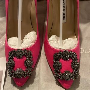 Brand New Manolo Hangisi 105 Satin Fuscia ( Bubble Pink)